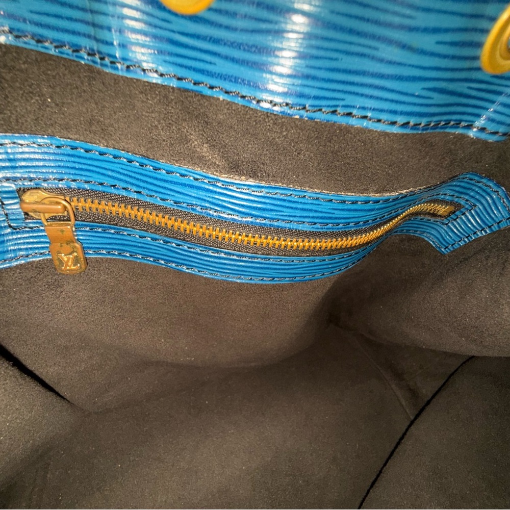 Louis Vuitton EUC Vintage Epi Leather Blue Shoulder Bag - Picture 10 of 12